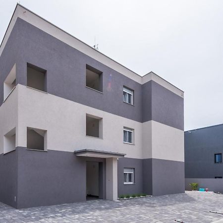 Apartments By The Sea Vir - 18881 Exterior photo